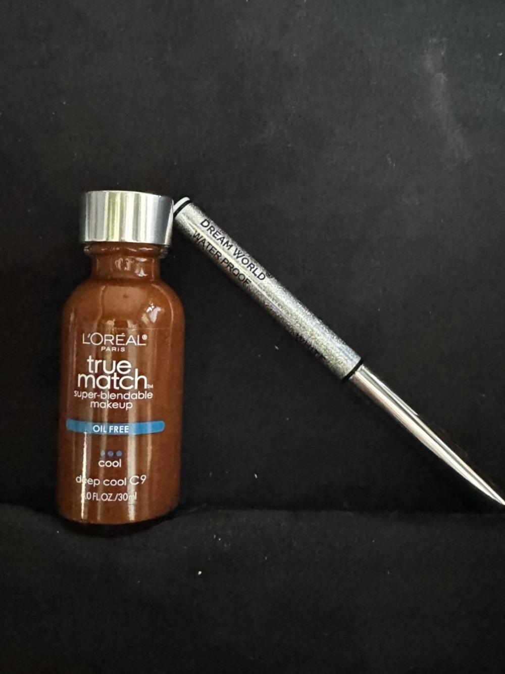 L’Oréal True Match Foundation C9 Deep Cool + Waterproof Eyeliner